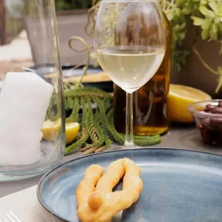 Elaida- πολυτελής βίλα-θέα θάλασσα, μάνη Villa Szkutári