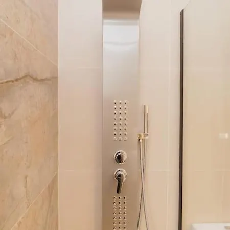 Elaida- πολυτελής βίλα-θέα θάλασσα, μάνη Szkutári